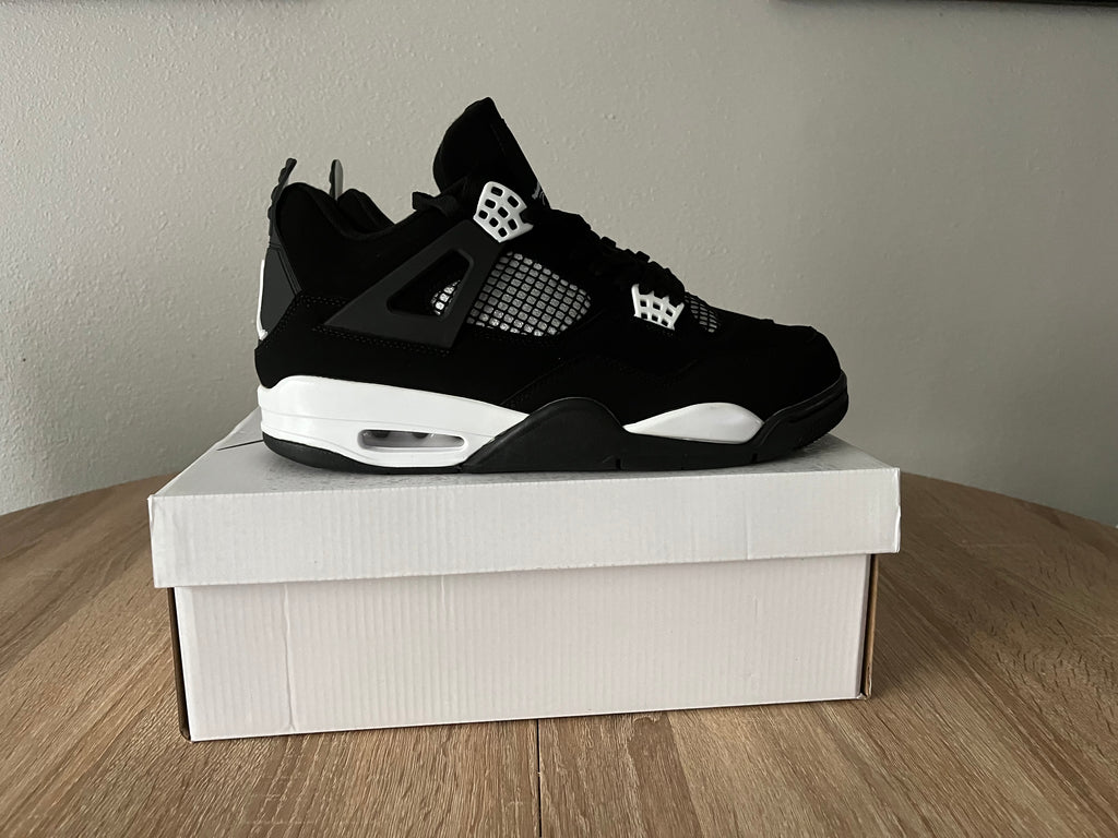 Black & White Jordan 4